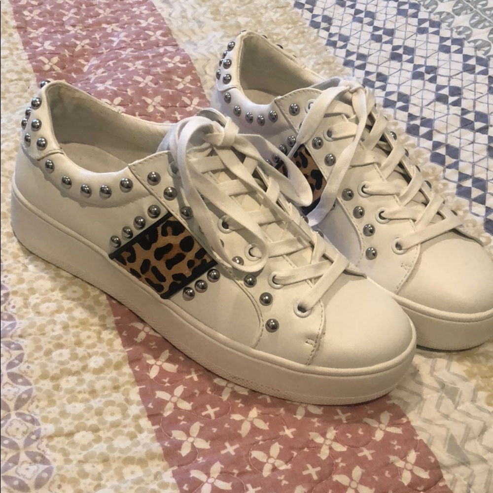 NWOT Steve Madden sneakers